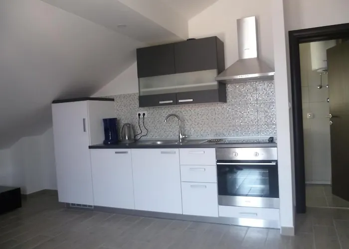 Jana Apartment *